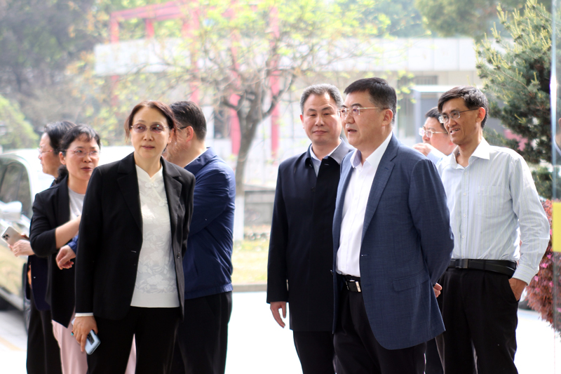 【镇江市政协党组副书记、副主席吴彤到yp街机·电子游戏(中国)最新官网药业开展“加强新污染物治理”主题调研】的配图